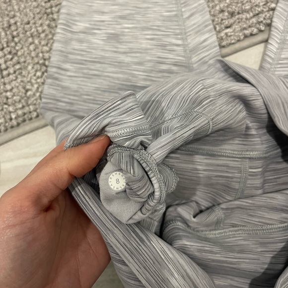 Lululemon wunder under size 8 ombré grey white leggings high rise 28” - Picture 6 of 8
